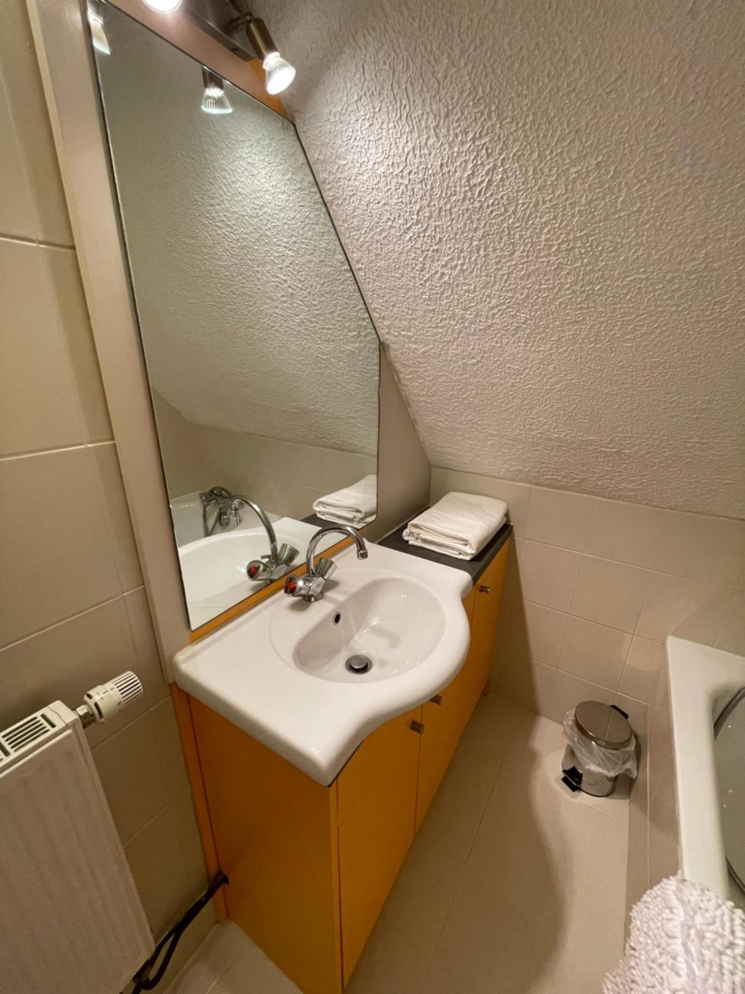 Fathala - Appartement Lumineux En Dernier Etage - Face A La Gare Routiere Sarrebourg Exterior foto